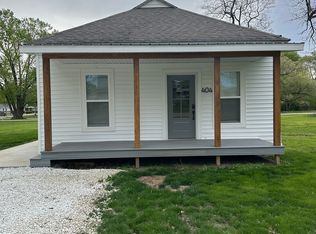 404 S 5th St, Fisher, IL 61843
