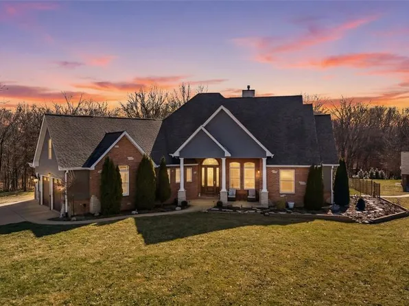 3051 Bella Vista Ct, Highland, IL 62249