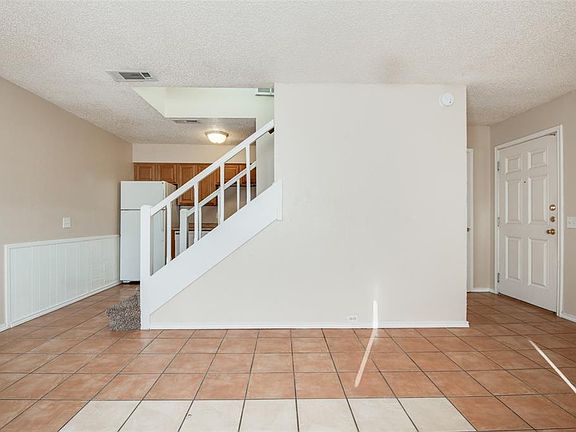 2nd image of 102 Highland Park Ct
