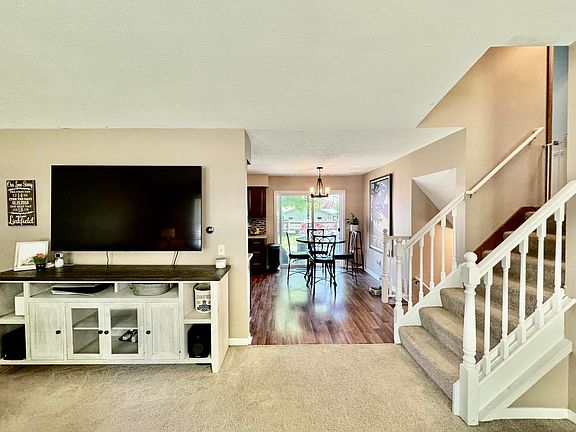 4th image of 3540 Fuller Ave NE