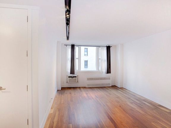 5th image of 200 E 30th St APT 2J