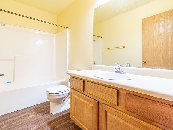 5th image of 210 Meadow Ct #210