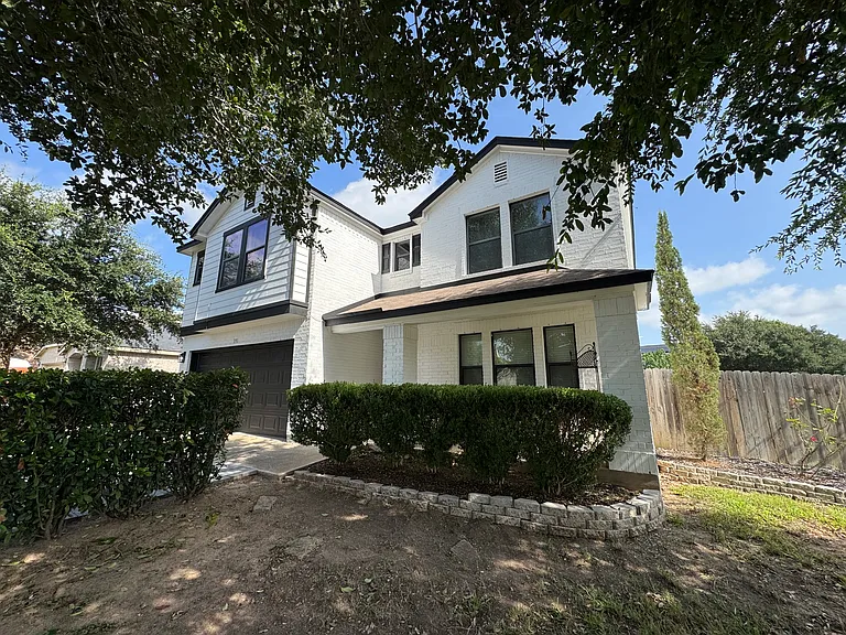 191 Mistletoe Ln — Photo 1