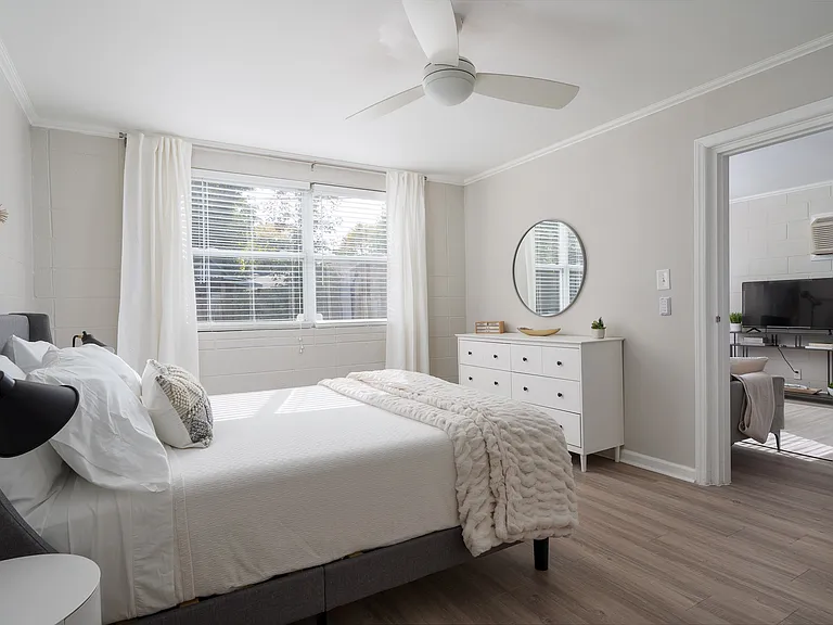 One Bedroom Across From Walking & Biking Trails in Fisher Park - Water & Parking Included — Photo 25