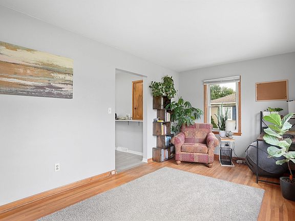 4th image of 402 2nd St