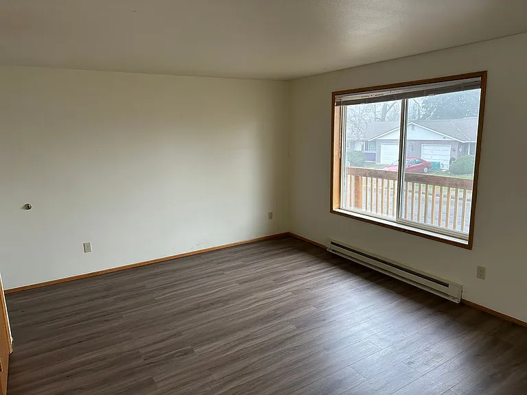 Sherman Oaks Apartments — Photo 16