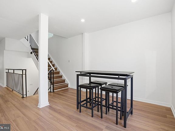 5th image of 201 Castleton Pl