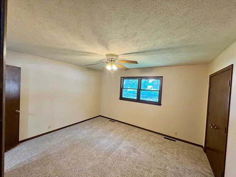1405 Westwind Dr — Photo 10