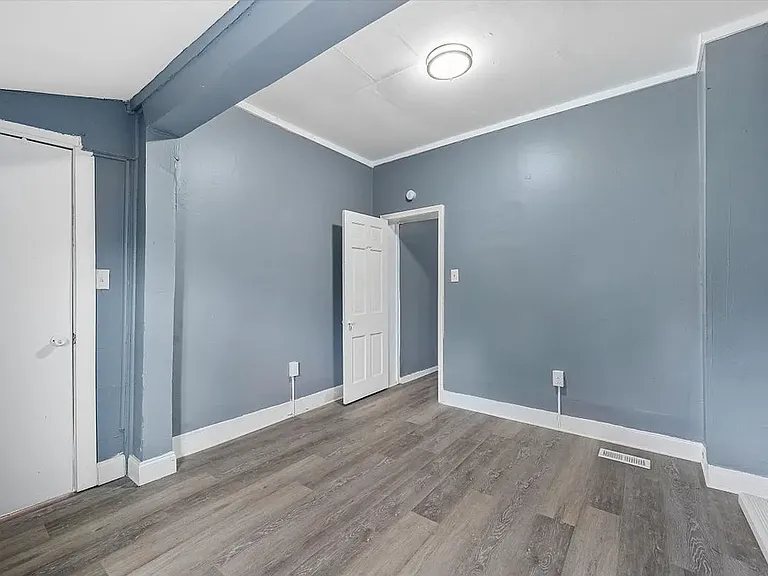 1110 Morton Ave — Photo 10
