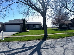 749 Old Meadow Rd, Matteson, IL 60443