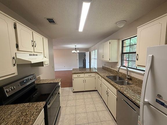5th image of 501 E Robinson Ave