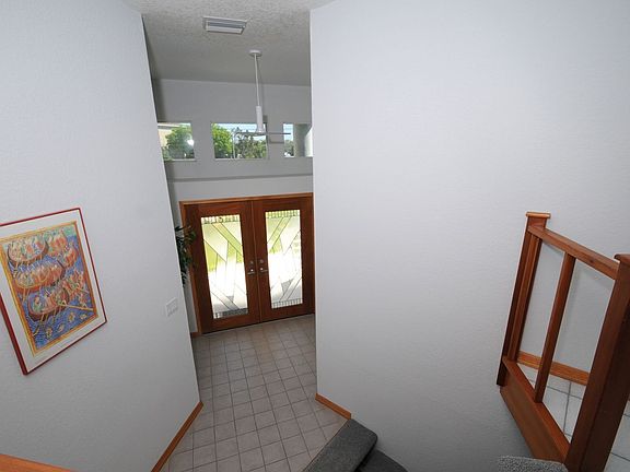 5th image of 101 Carlyle Cir