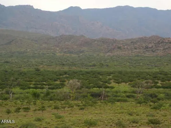 8 NW HIGHWAY 62 (DATE CREEK) Road NW #A, Congress, AZ 85332