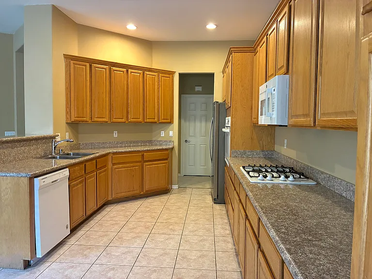 2275 Moresca Ave — Photo 17