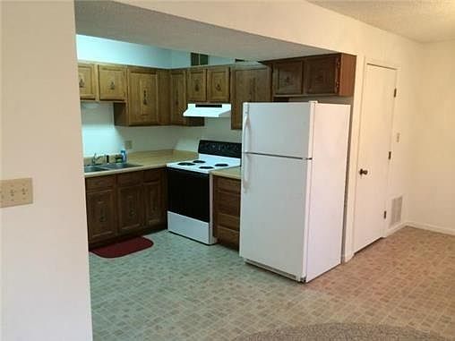 4th image of 326 Kiowa St