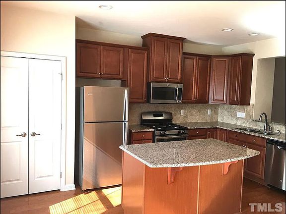 5th image of 515 Pemberwich Pl
