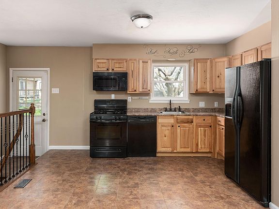 4th image of 141 E Donaldson Dr
