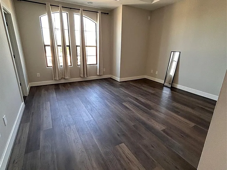 211 Milby St — Photo 24