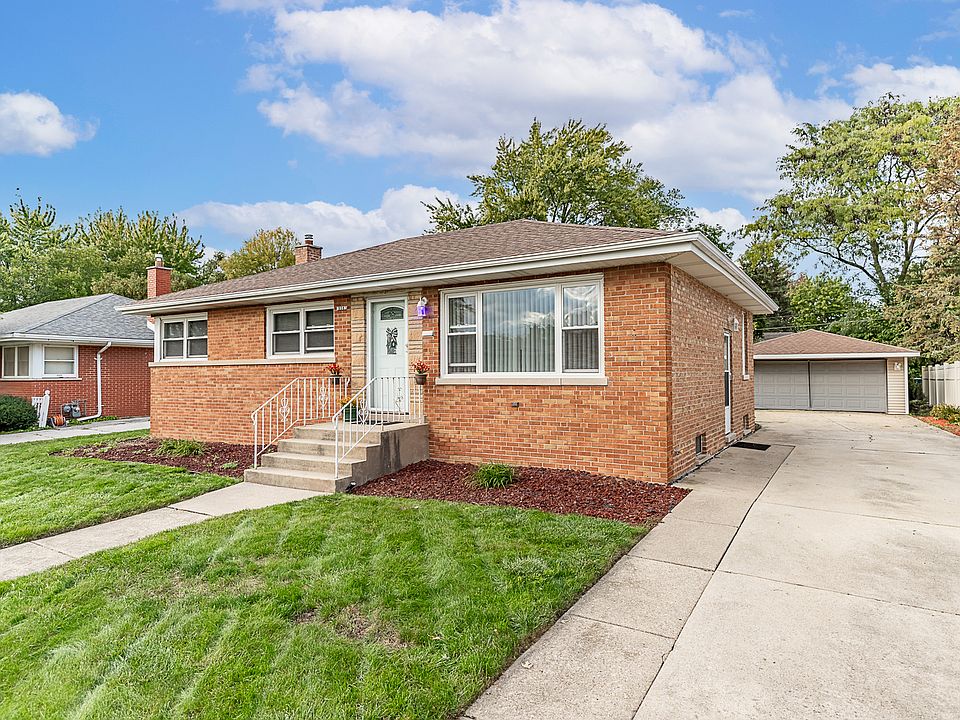 1st image of 904 E 167th Pl