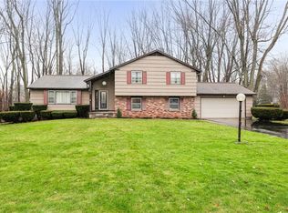 26 Old Ivy Cir, Rochester, NY 14624