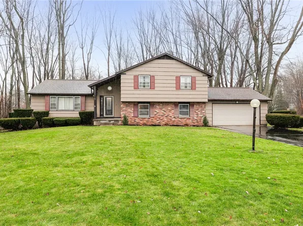 26 Old Ivy Cir, Rochester, NY 14624