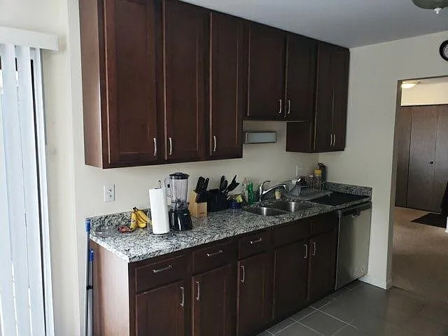266 Mayfair Ln — Photo 4
