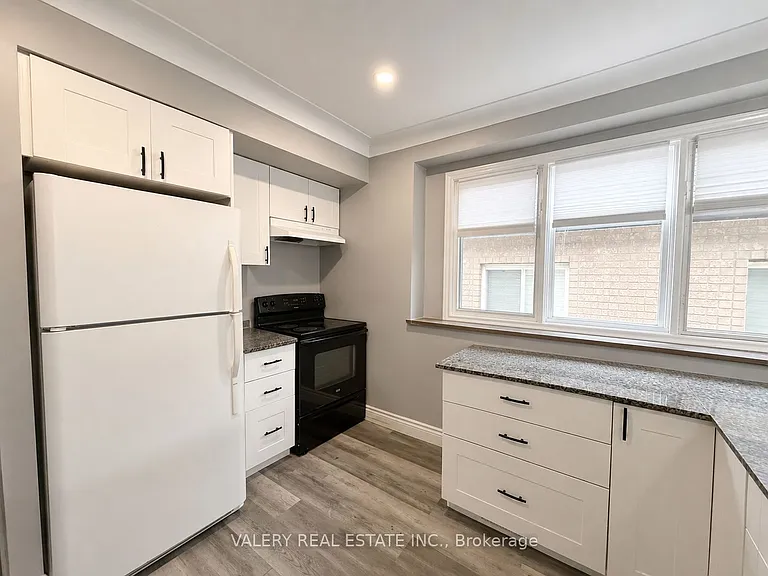 1102 Langlois Ave — Photo 4