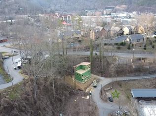 322 Circle Dr, Gatlinburg, TN 37738