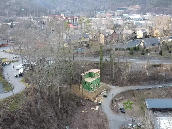 322 Circle Dr, Gatlinburg, TN 37738