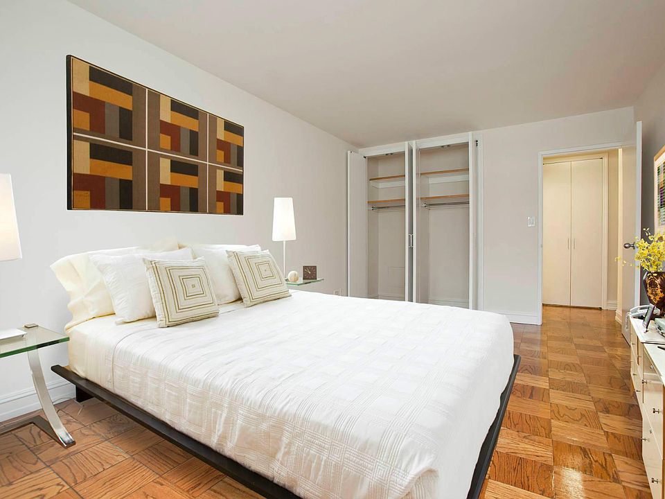 2nd image of 400 E 71st St APT 23B