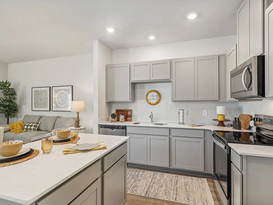 1st image of 817 Quinn Dr #81