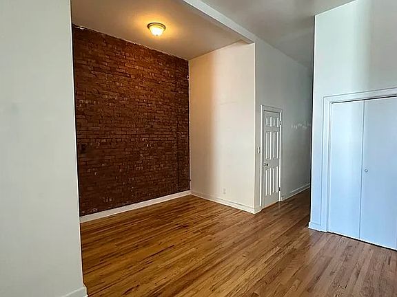 4th image of 261 Flatbush Ave #2R