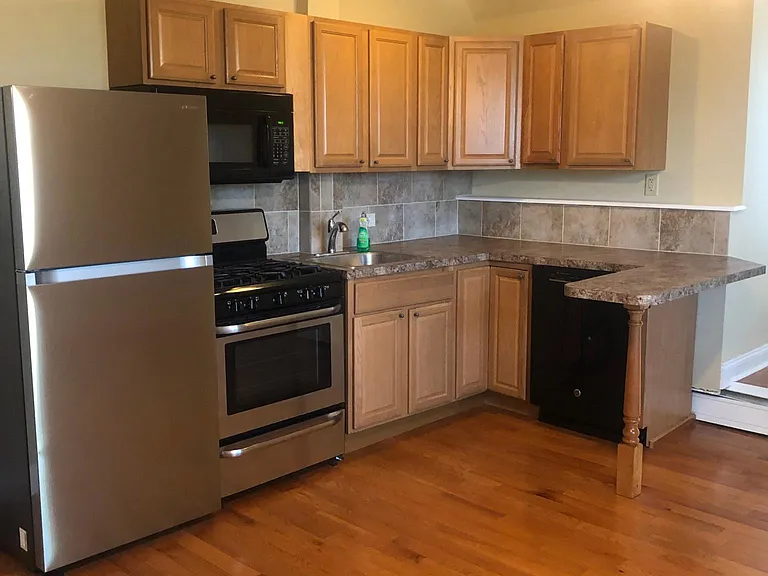 2278 Williams Ave #6 — Photo 6