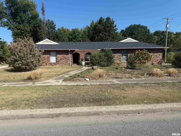 808 S Victor St, Christopher, IL 62822