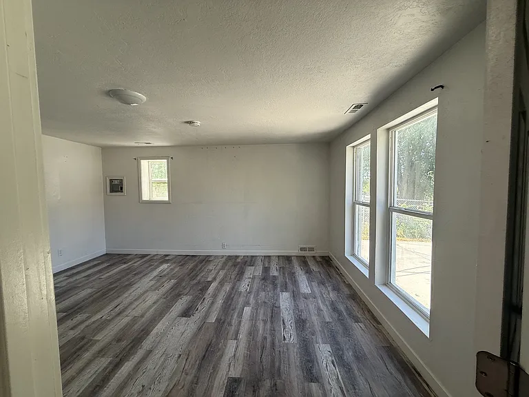 2557 Adams Ave #4 — Photo 10