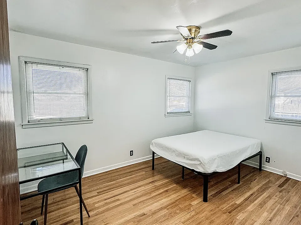 4208 38th St — Photo 3