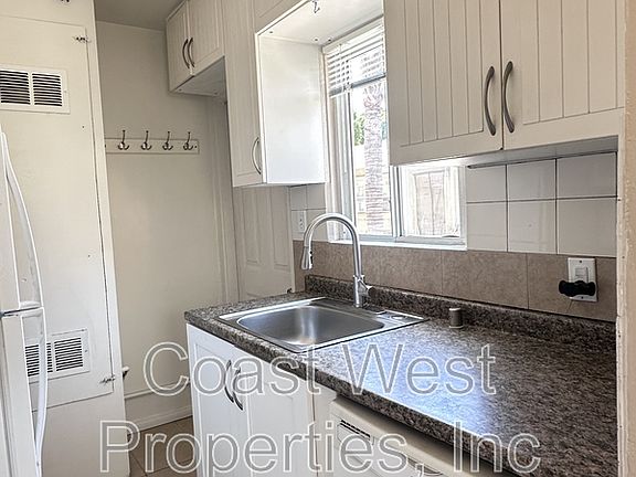 5th image of 4262 Ingraham St