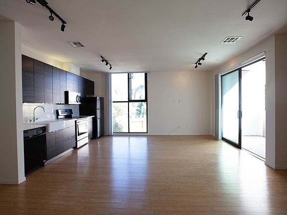 3rd image of 3000 Upas St #1