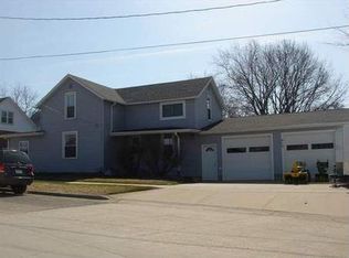 416 4th St, Hudson, IA 50643