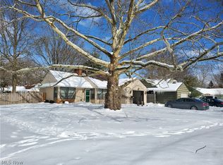 404 Crescent Dr, Berea, OH