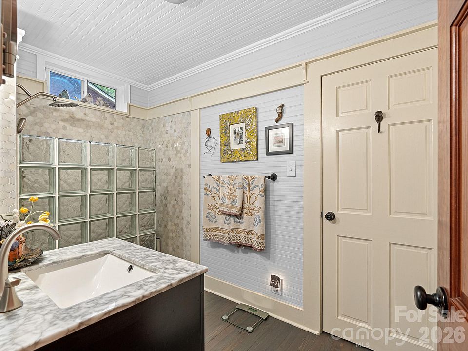 28th image of 85 Chestnut Hill Rd