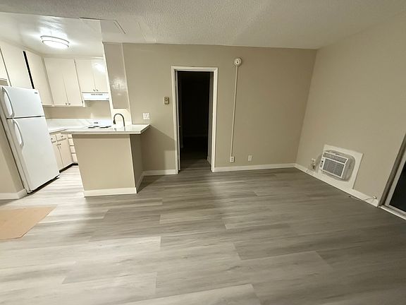 2nd image of 256 S La Fayette Park Pl APT 102