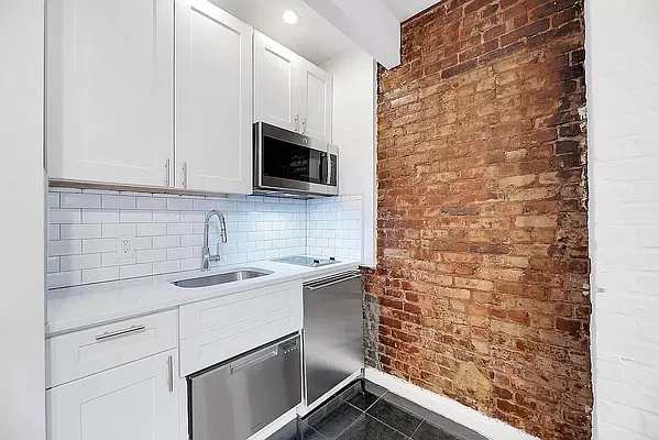 Rented by REAL New York | media 24