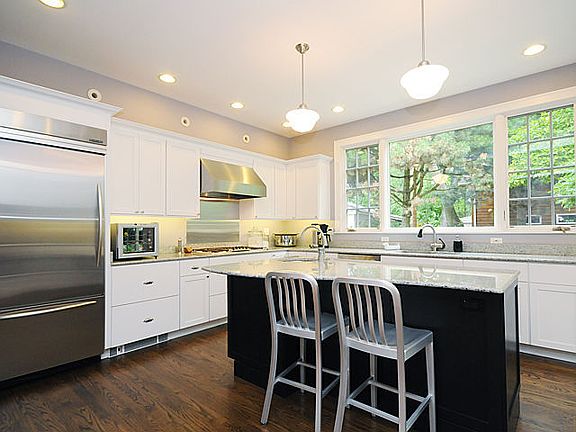 2nd image of 2117 Lincolnwood Dr