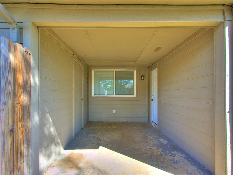 820 Russell Cir #820 — Photo 8