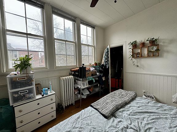 3rd image of 312 N Geneva St #4