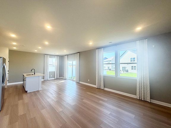 4th image of 10634 Hinton Ave S