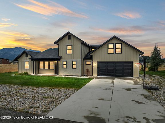 2nd image of 205 Sweetgrass Trl