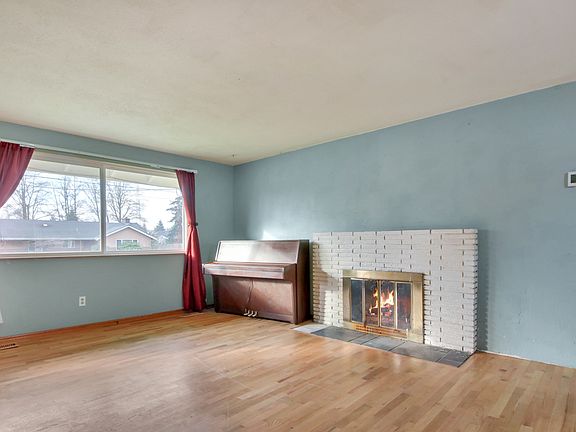 3rd image of 2627 N Vassault St