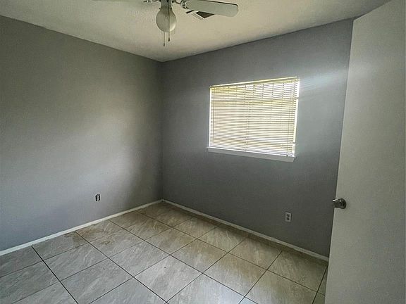 5th image of 4938 Drakestone Blvd